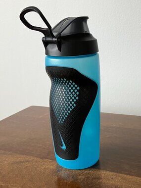 Nike Refuel Lock Lid 18 oz Plastic Small Water Bottle Gym